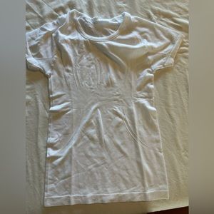 White Lululemon swiftly tech crew short sleeve size 2